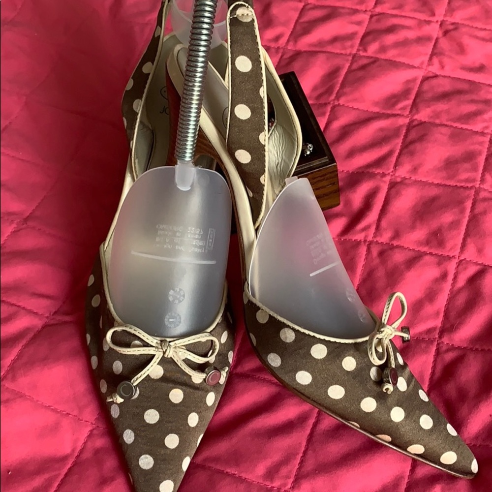 You will love this cute Circa chocolate heels♦️♦️